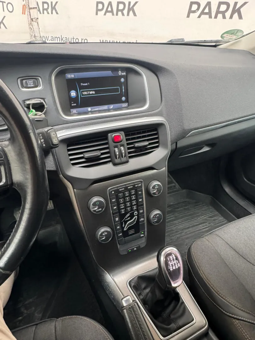 Cumpara/ Vinde online Volvo V40 2013 SH, la cel mai bun pret pentru tine!