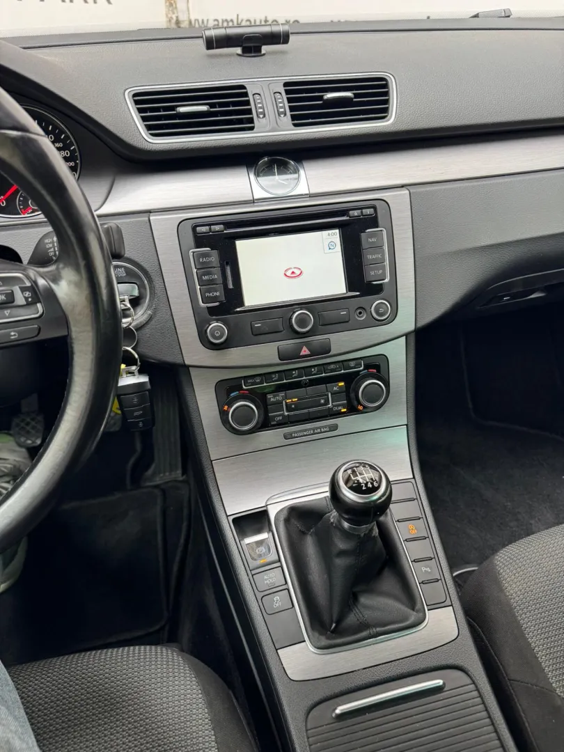 Cumpara/ Vinde online Volkswagen Passat 2011 SH, la cel mai bun pret pentru tine!