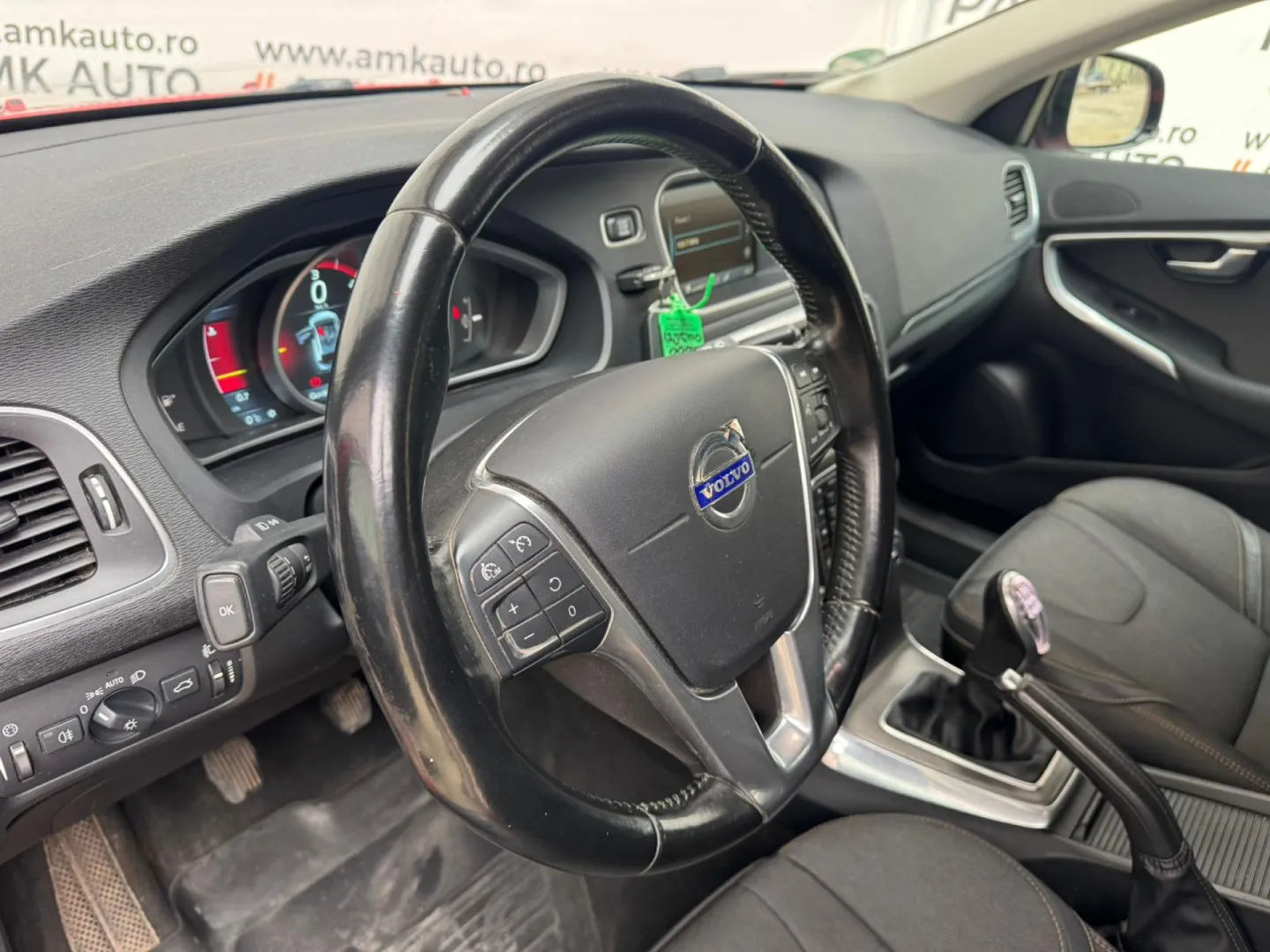 Cumpara/ Vinde online Volvo V40 2013 SH, la cel mai bun pret pentru tine!