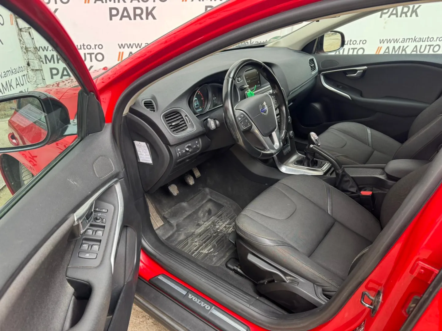 Cumpara/ Vinde online Volvo V40 2013 SH, la cel mai bun pret pentru tine!