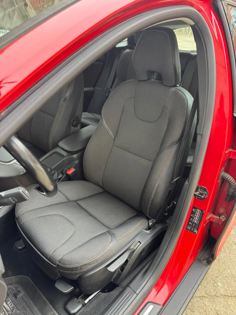 Cumpara/ Vinde online Volvo V40 2013 SH, la cel mai bun pret pentru tine!