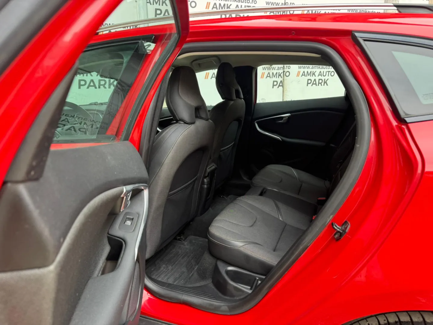 Cumpara/ Vinde online Volvo V40 2013 SH, la cel mai bun pret pentru tine!