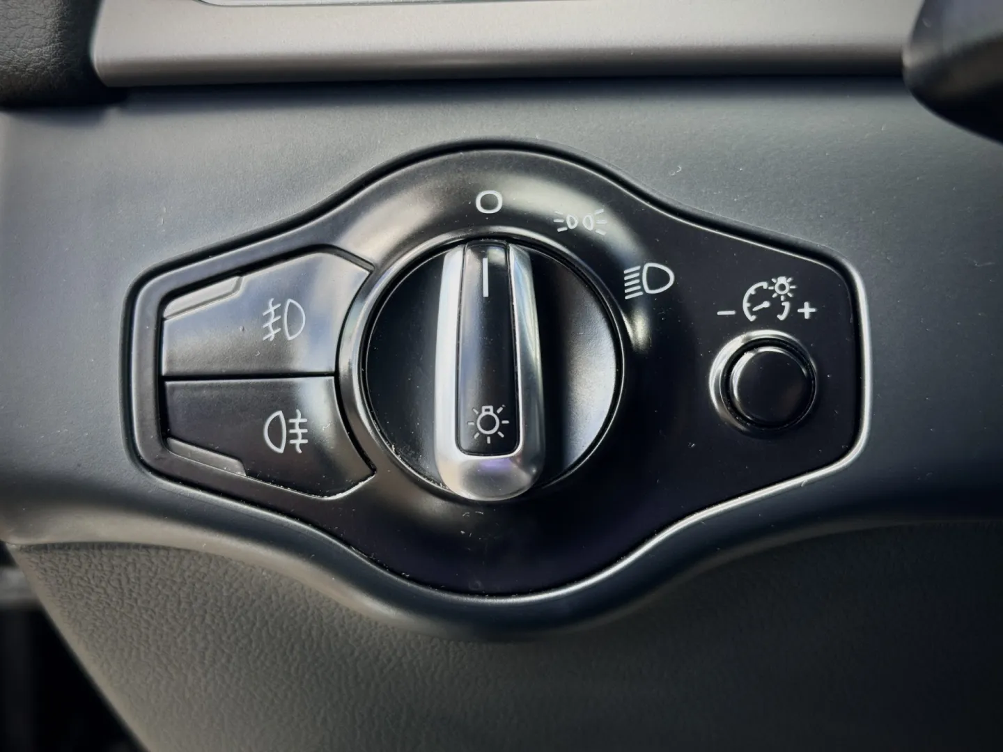 Cumpara/ Vinde online Audi A4 2012 SH, la cel mai bun pret pentru tine!