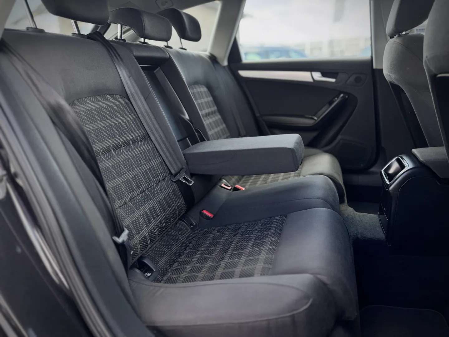 Cumpara/ Vinde online Audi A4 2012 SH, la cel mai bun pret pentru tine!