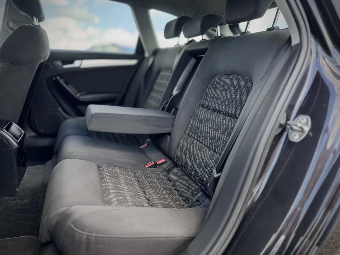 Cumpara/ Vinde online Audi A4 2012 SH, la cel mai bun pret pentru tine!