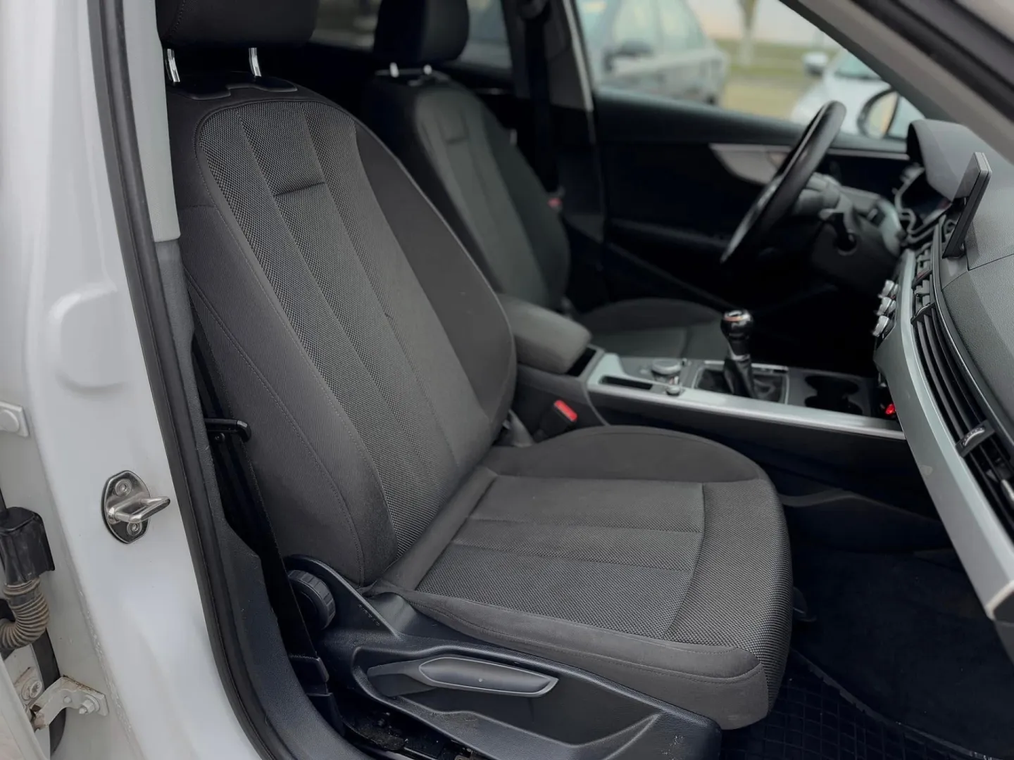 Cumpara/ Vinde online Audi A4 2017 SH, la cel mai bun pret pentru tine!
