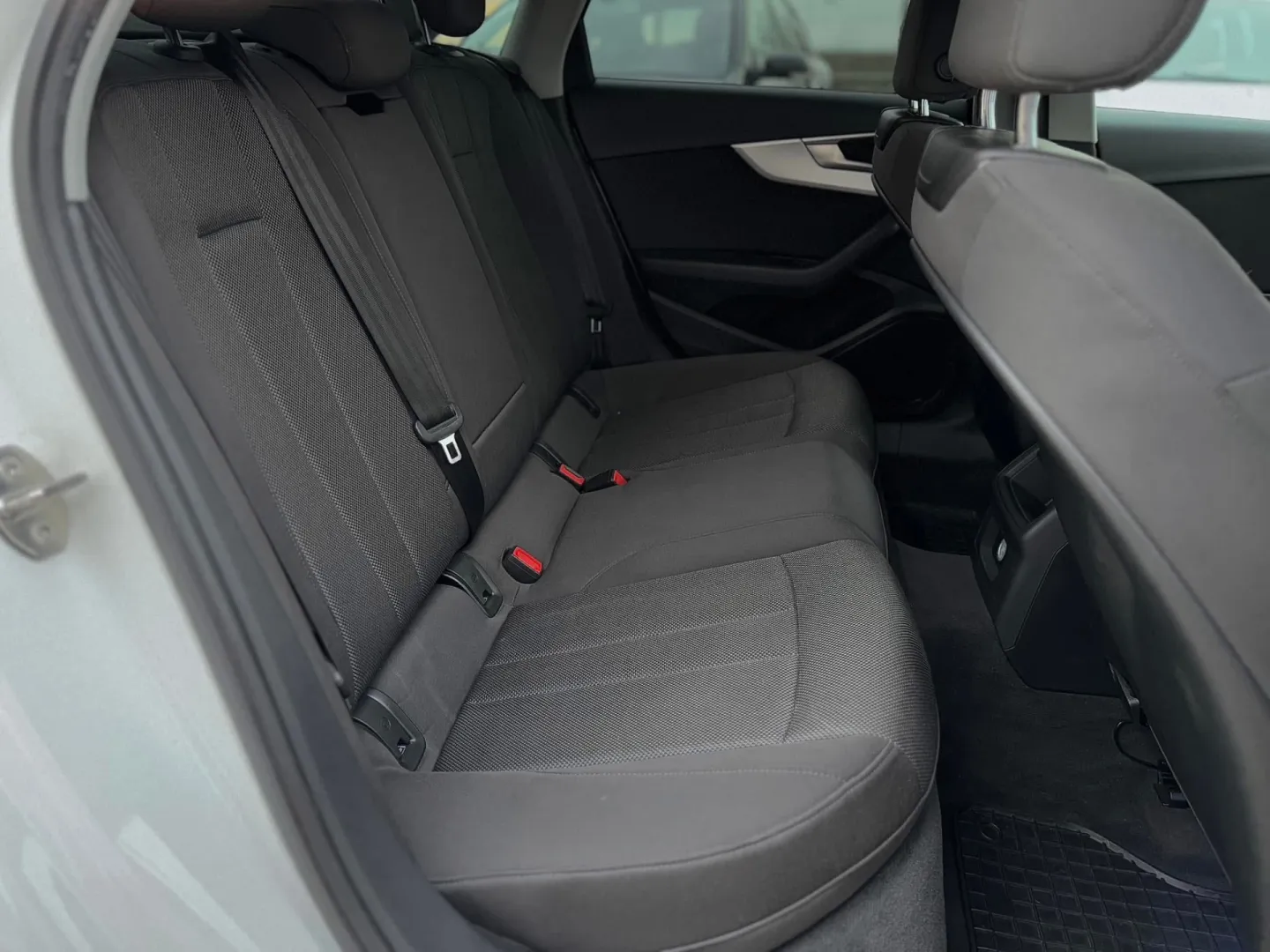 Cumpara/ Vinde online Audi A4 2017 SH, la cel mai bun pret pentru tine!
