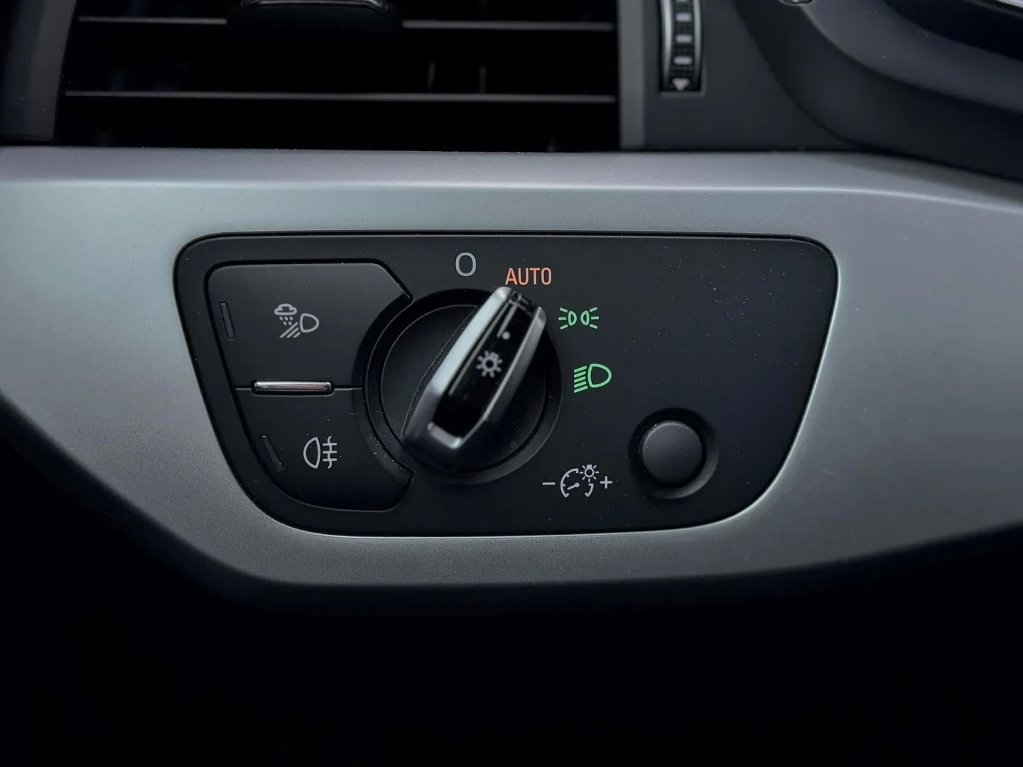 Cumpara/ Vinde online Audi A4 2017 SH, la cel mai bun pret pentru tine!