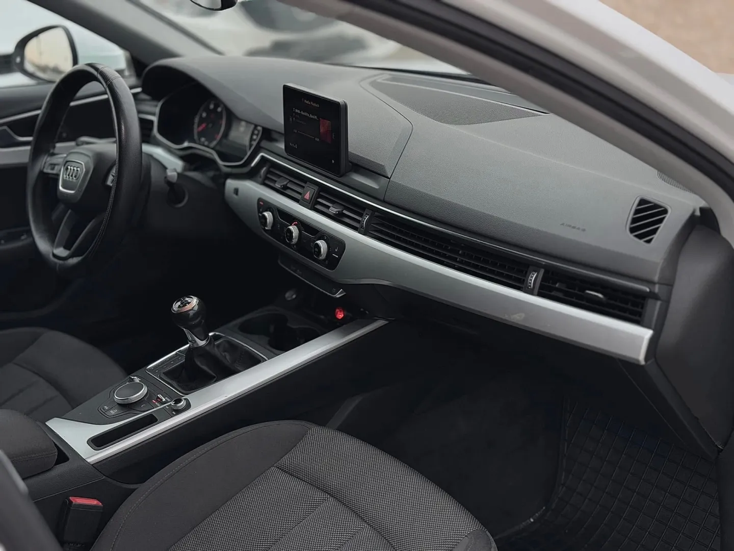 Cumpara/ Vinde online Audi A4 2017 SH, la cel mai bun pret pentru tine!
