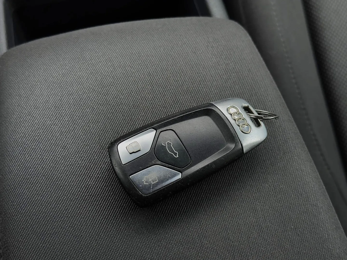 Cumpara/ Vinde online Audi A4 2017 SH, la cel mai bun pret pentru tine!