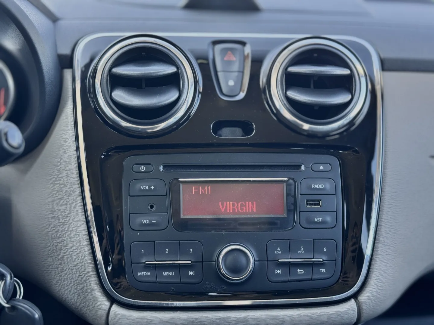 Cumpara/ Vinde online Dacia Lodgy 2014 SH, la cel mai bun pret pentru tine!