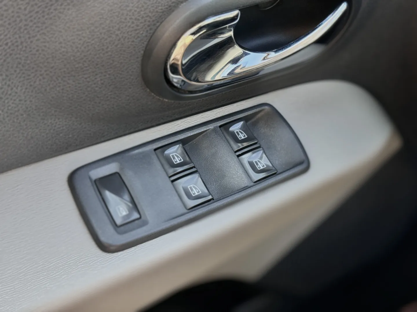 Cumpara/ Vinde online Dacia Lodgy 2014 SH, la cel mai bun pret pentru tine!