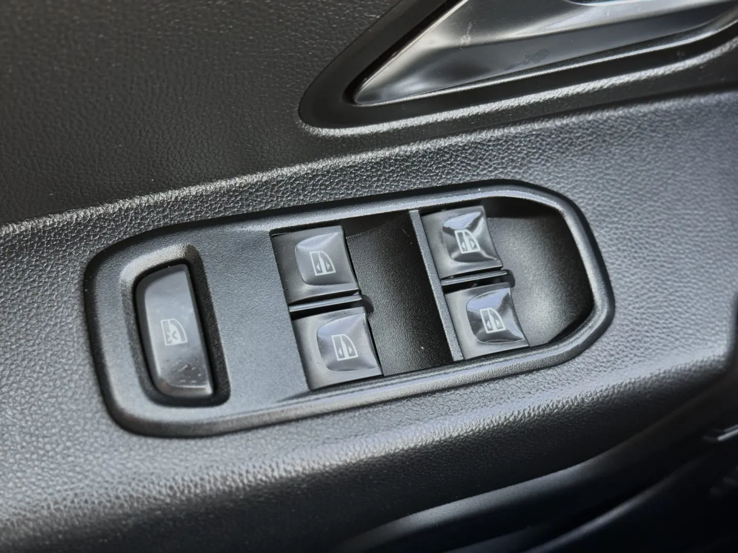 Cumpara/ Vinde online Dacia Duster 2018 SH, la cel mai bun pret pentru tine!