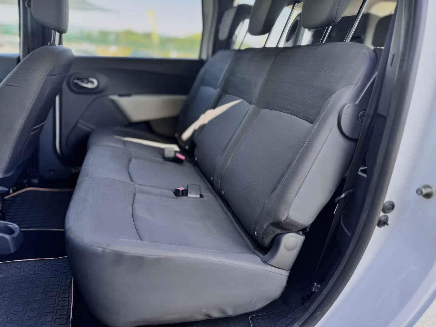 Cumpara/ Vinde online Dacia Lodgy 2014 SH, la cel mai bun pret pentru tine!