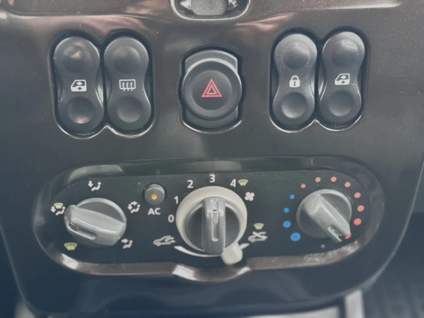 Cumpara/ Vinde online Dacia Duster 2011 SH, la cel mai bun pret pentru tine!