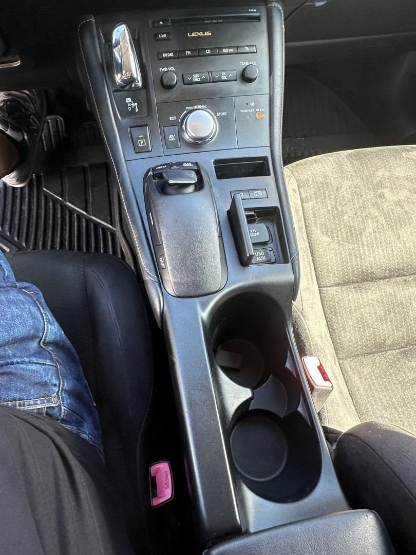 Cumpara/ Vinde online Lexus CT 200h 2012 SH, la cel mai bun pret pentru tine!