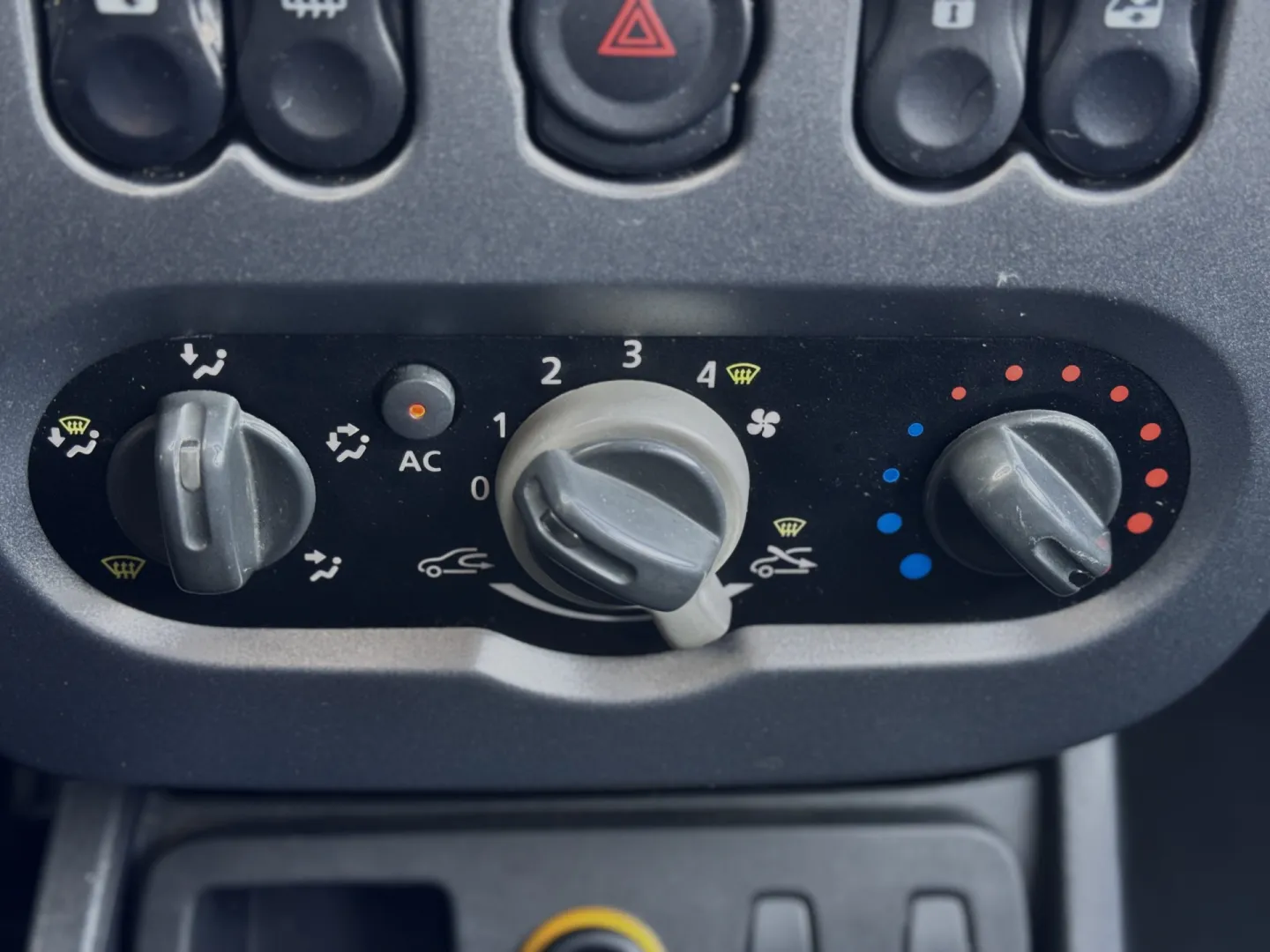 Cumpara/ Vinde online Dacia Duster 2011 SH, la cel mai bun pret pentru tine!