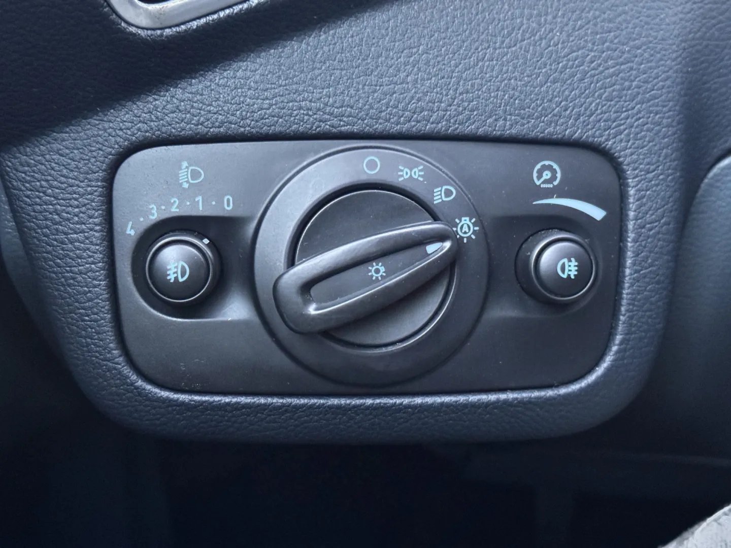Cumpara/ Vinde online Ford C-Max 2010 SH, la cel mai bun pret pentru tine!