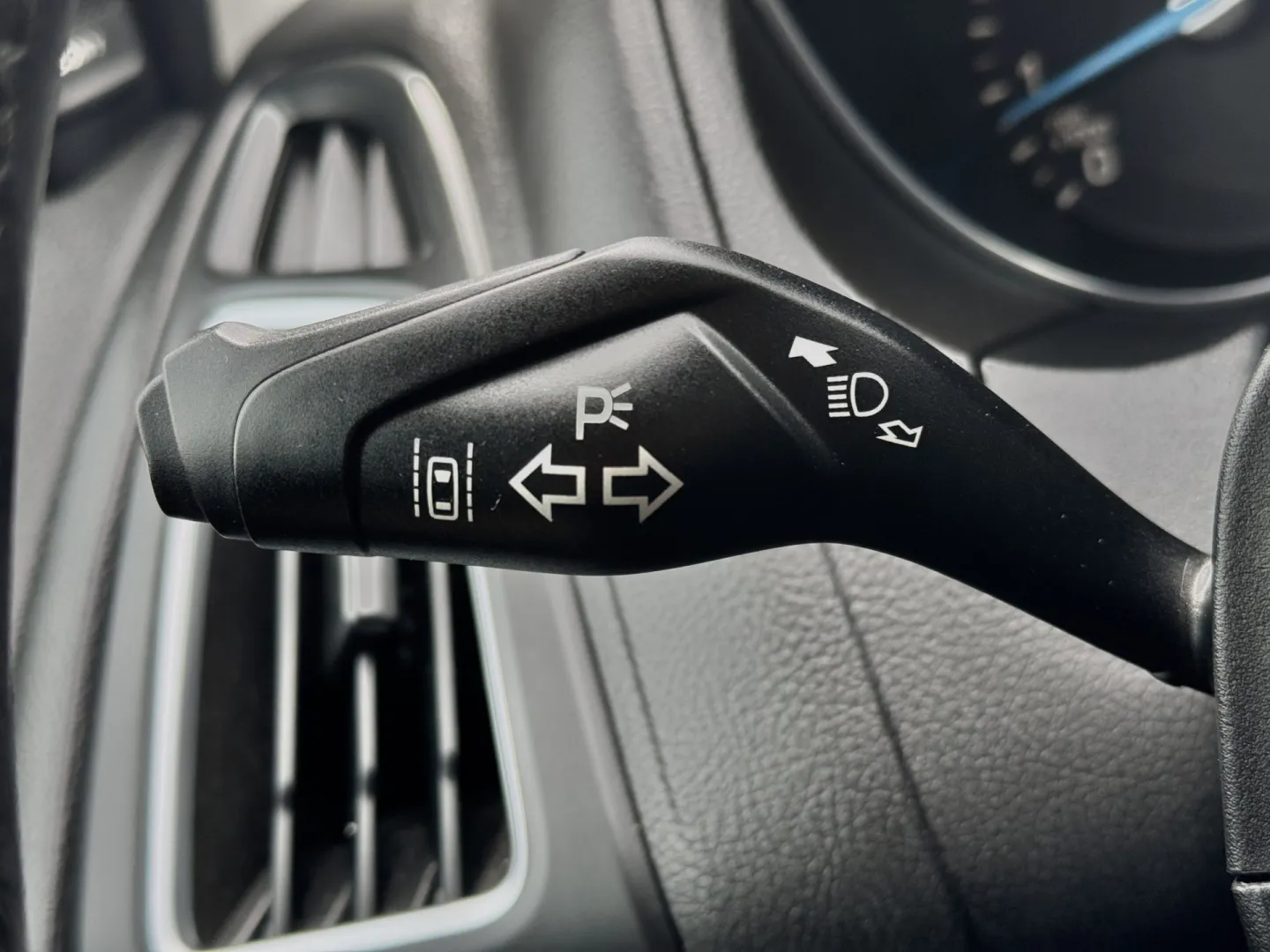 Cumpara/ Vinde online Ford Focus 2017 SH, la cel mai bun pret pentru tine!