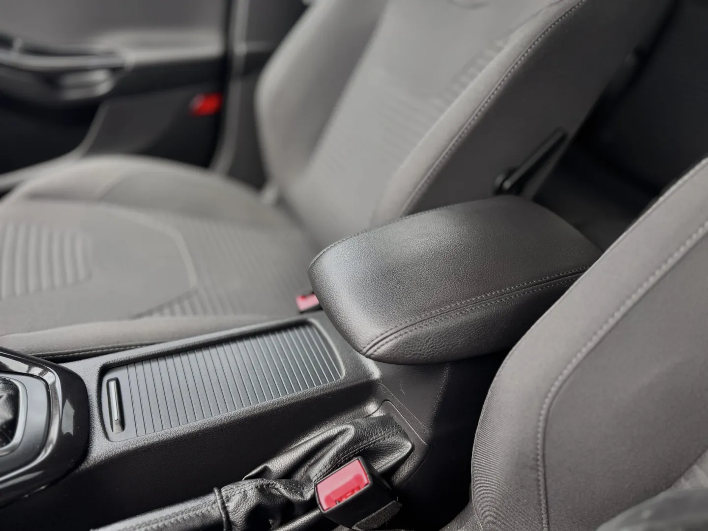 Cumpara/ Vinde online Ford Focus 2017 SH, la cel mai bun pret pentru tine!