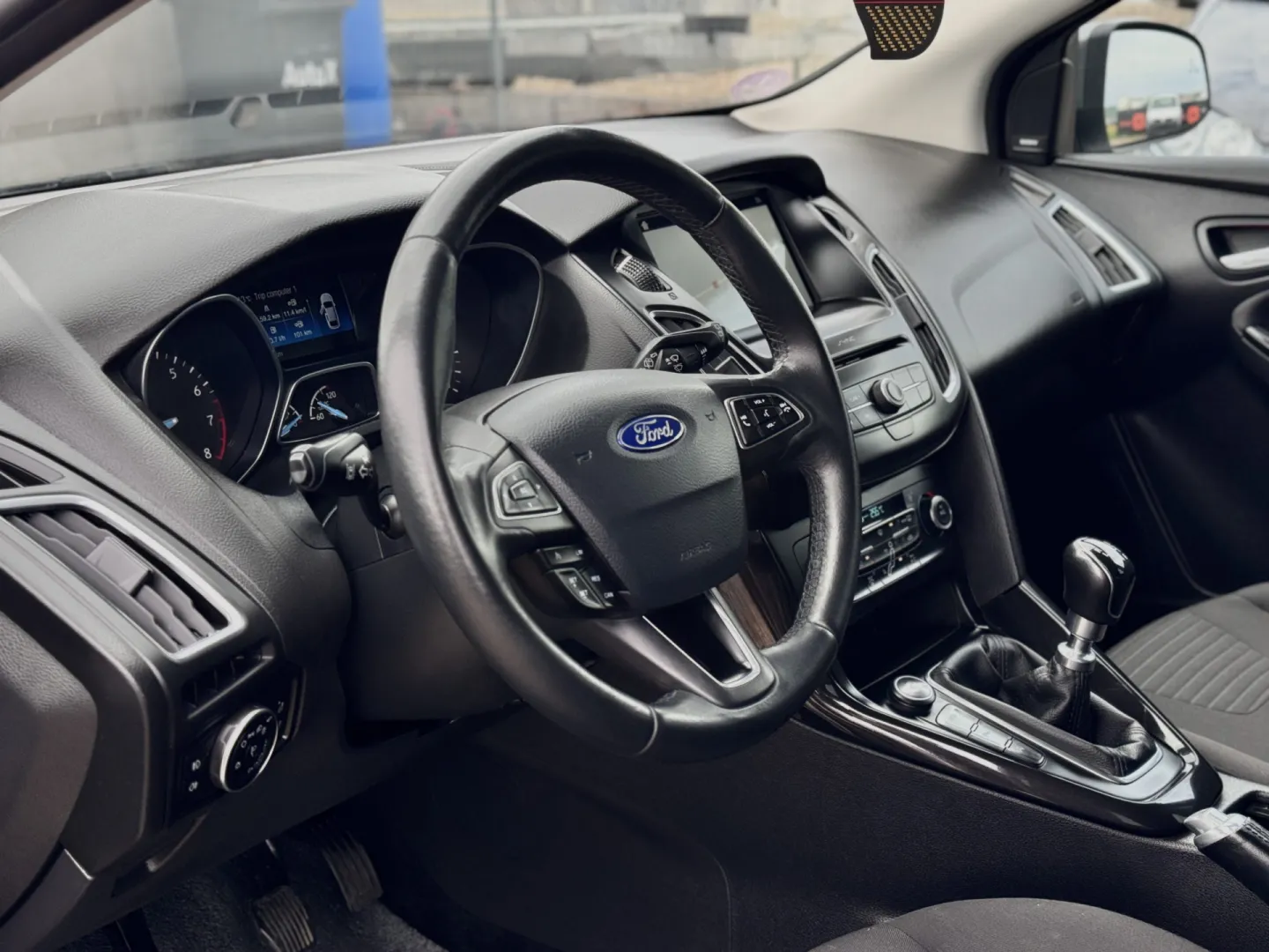 Cumpara/ Vinde online Ford Focus 2017 SH, la cel mai bun pret pentru tine!