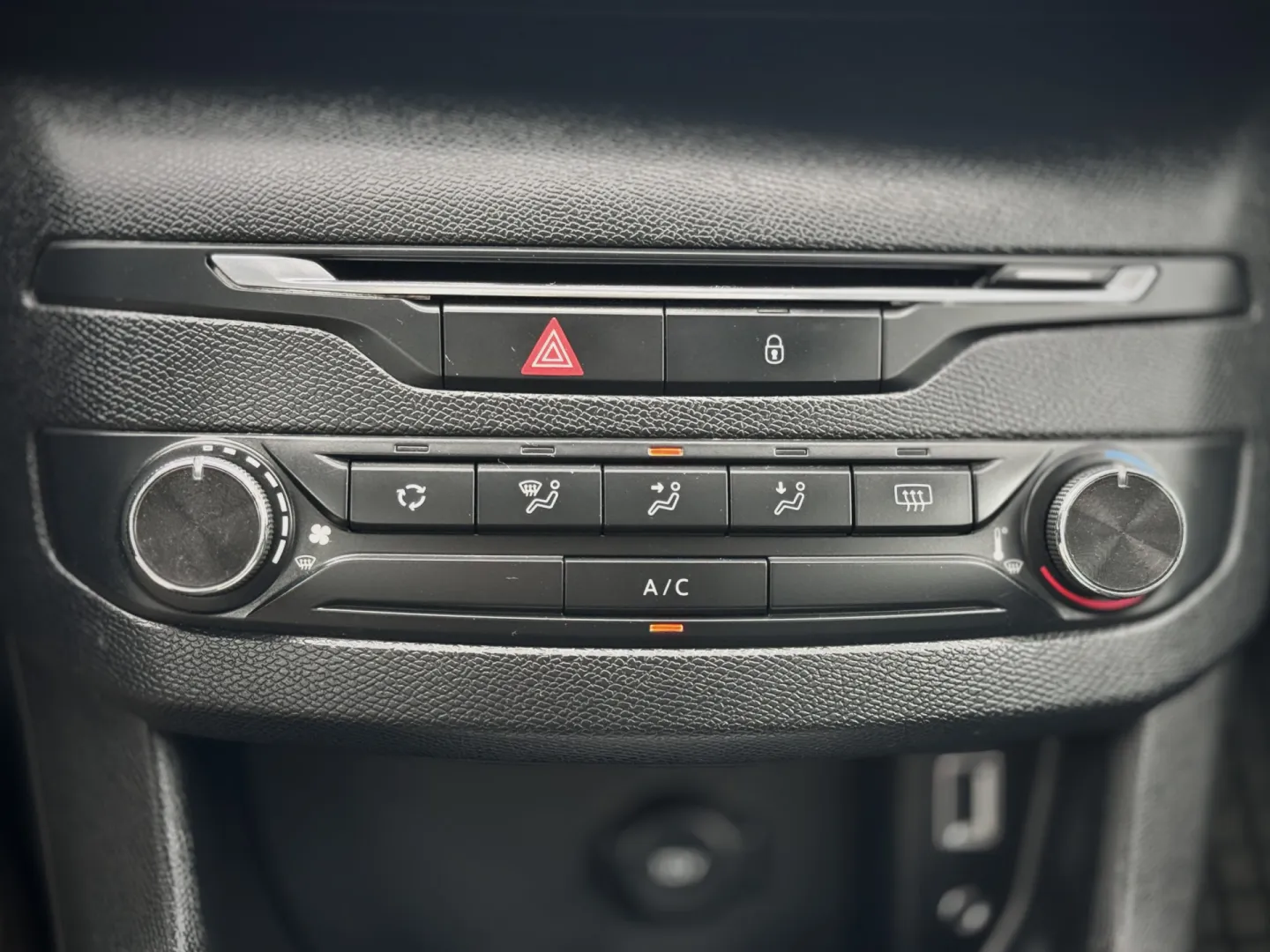 Cumpara/ Vinde online Peugeot 308 2014 SH, la cel mai bun pret pentru tine!