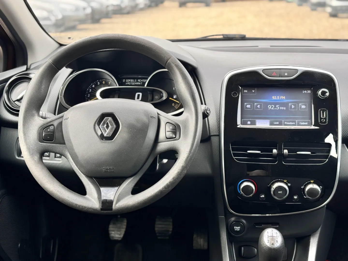 Cumpara/ Vinde online Renault  Clio 2015 SH, la cel mai bun pret pentru tine!