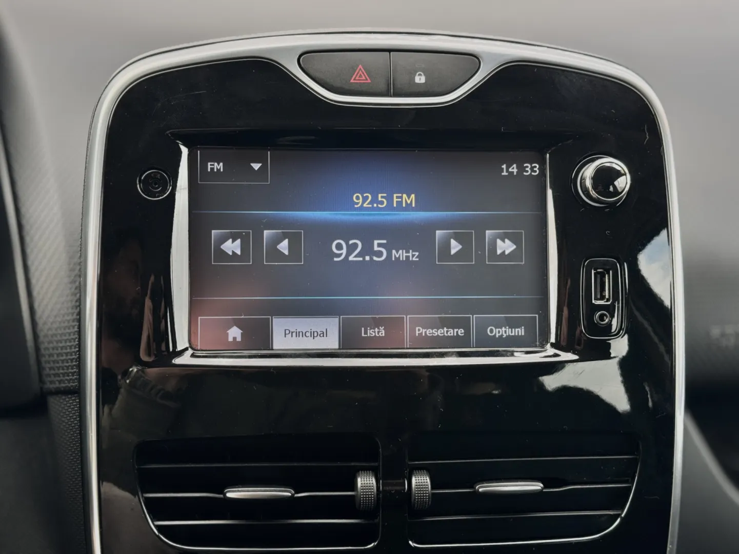 Cumpara/ Vinde online Renault  Clio 2015 SH, la cel mai bun pret pentru tine!