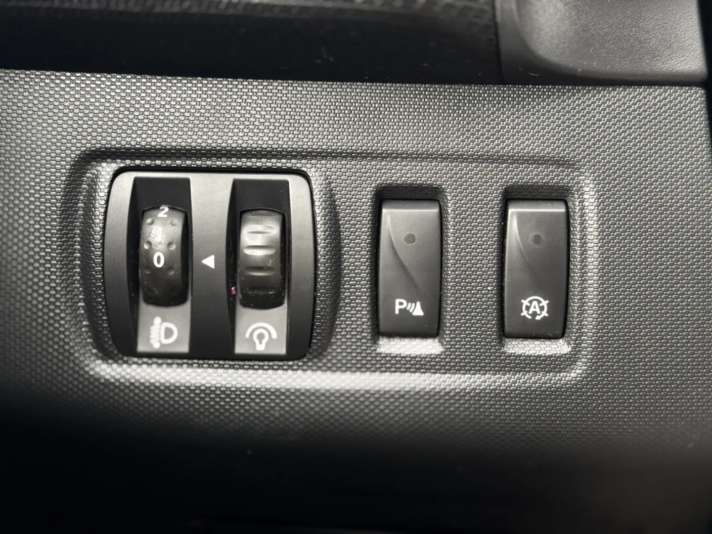 Cumpara/ Vinde online Renault  Clio 2015 SH, la cel mai bun pret pentru tine!