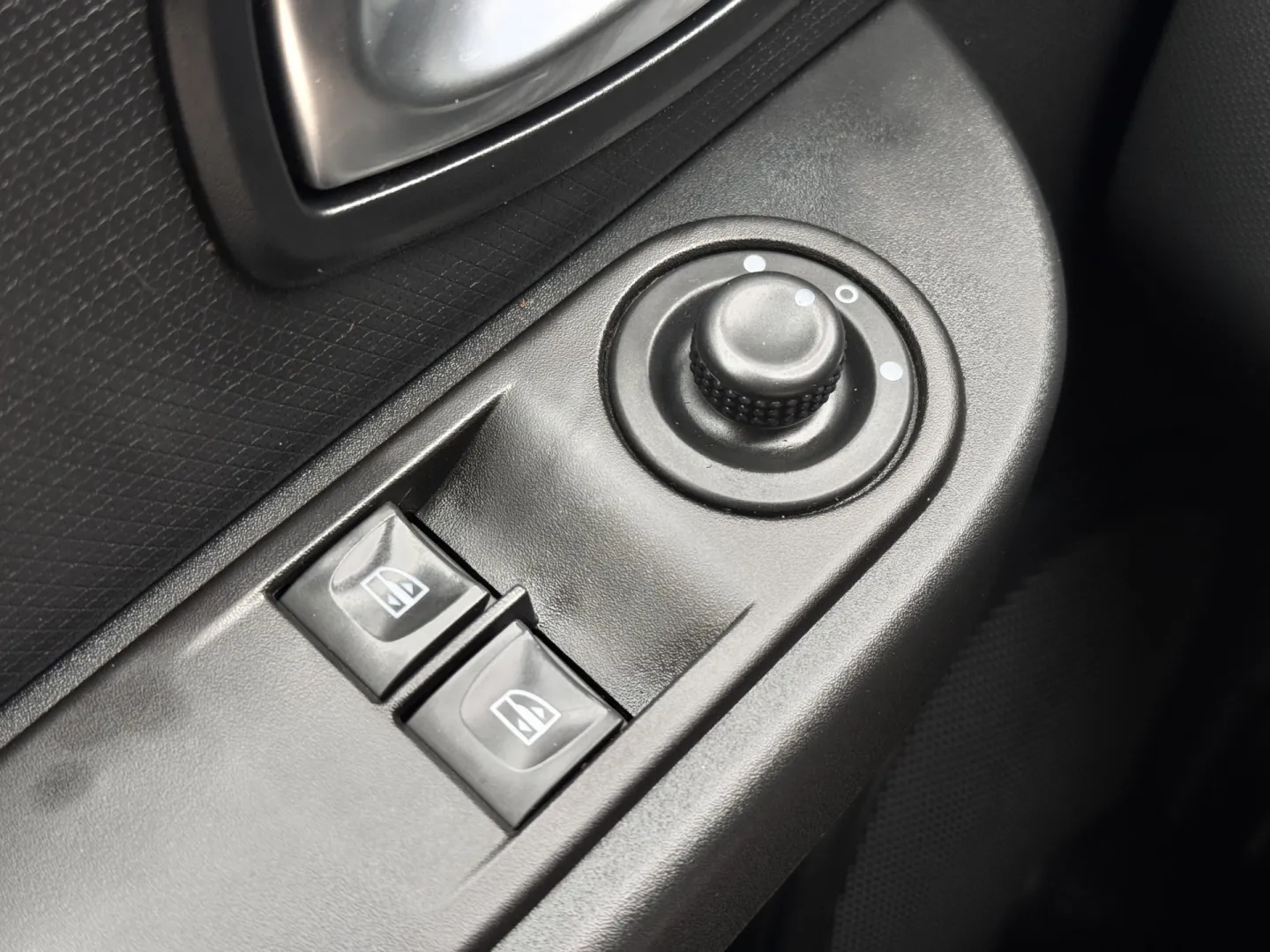 Cumpara/ Vinde online Renault  Clio 2015 SH, la cel mai bun pret pentru tine!