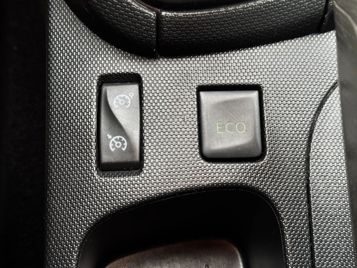 Cumpara/ Vinde online Renault  Clio 2015 SH, la cel mai bun pret pentru tine!