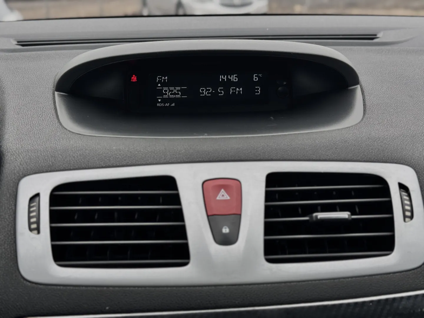 Cumpara/ Vinde online Renault  Megane 2009 SH, la cel mai bun pret pentru tine!