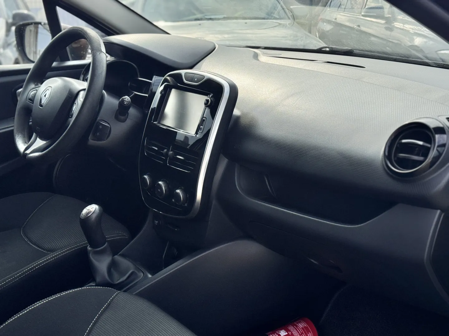Cumpara/ Vinde online Renault  Clio 2015 SH, la cel mai bun pret pentru tine!