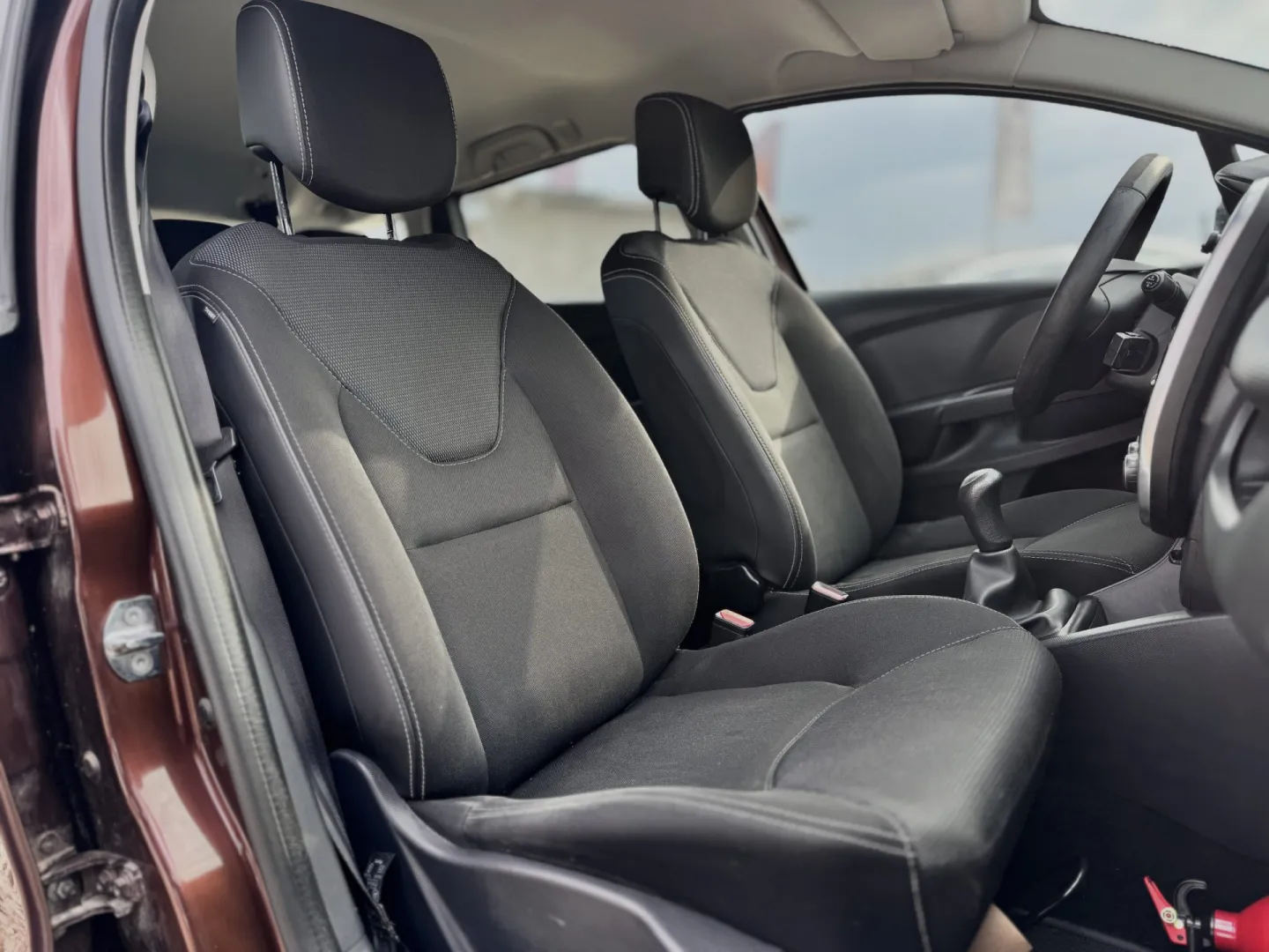 Cumpara/ Vinde online Renault  Clio 2015 SH, la cel mai bun pret pentru tine!