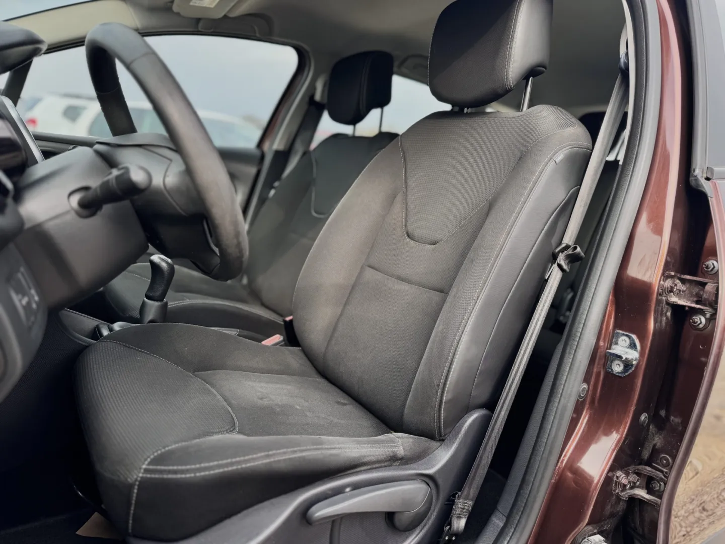 Cumpara/ Vinde online Renault  Clio 2015 SH, la cel mai bun pret pentru tine!