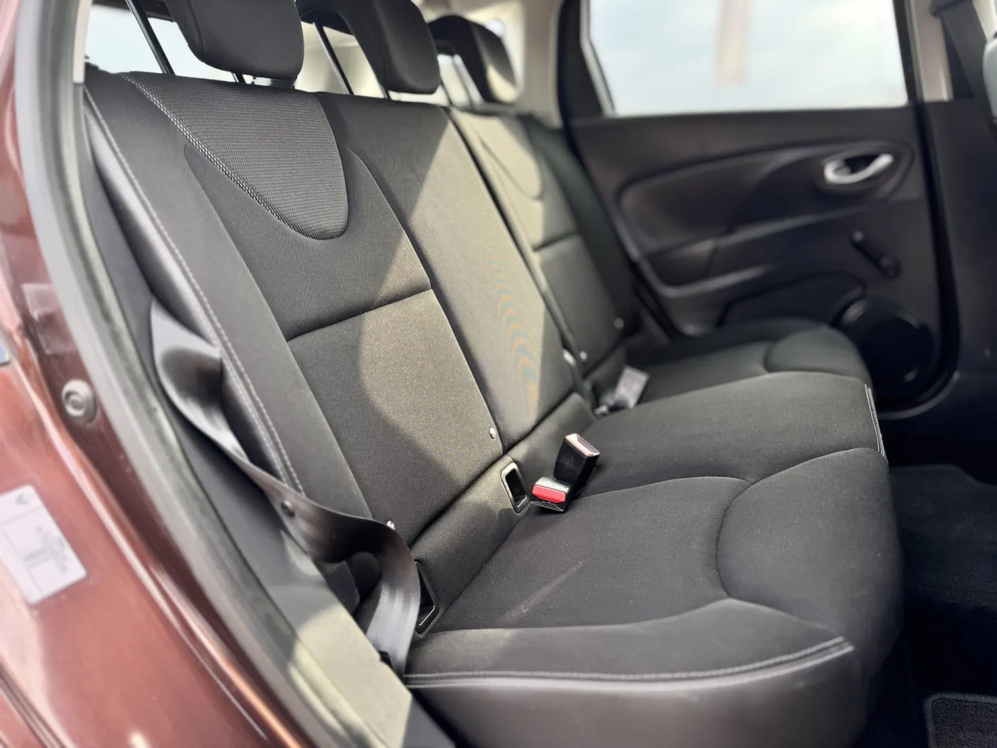 Cumpara/ Vinde online Renault  Clio 2015 SH, la cel mai bun pret pentru tine!