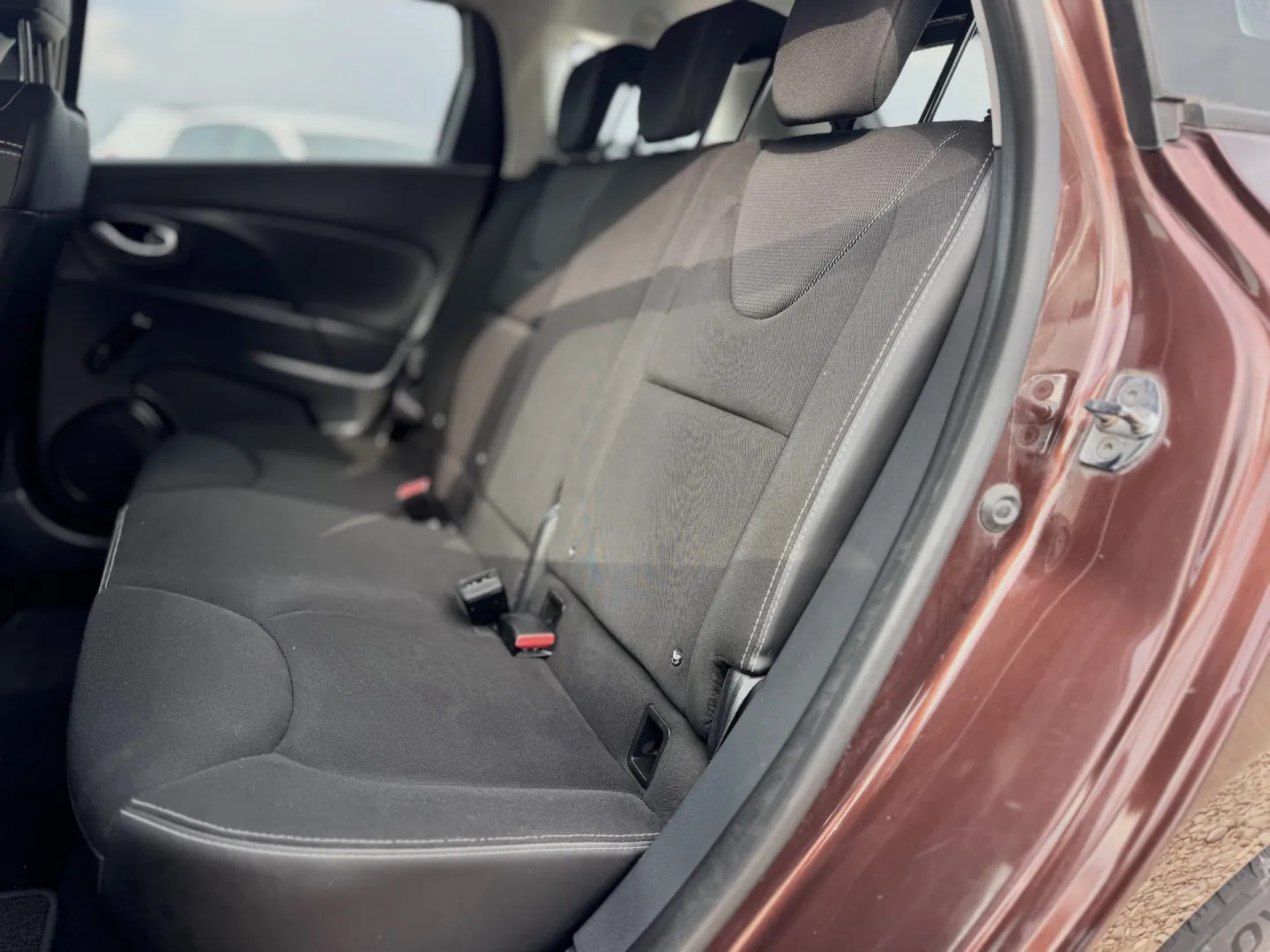 Cumpara/ Vinde online Renault  Clio 2015 SH, la cel mai bun pret pentru tine!