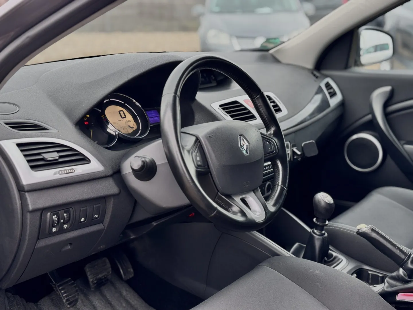 Cumpara/ Vinde online Renault  Megane 2009 SH, la cel mai bun pret pentru tine!