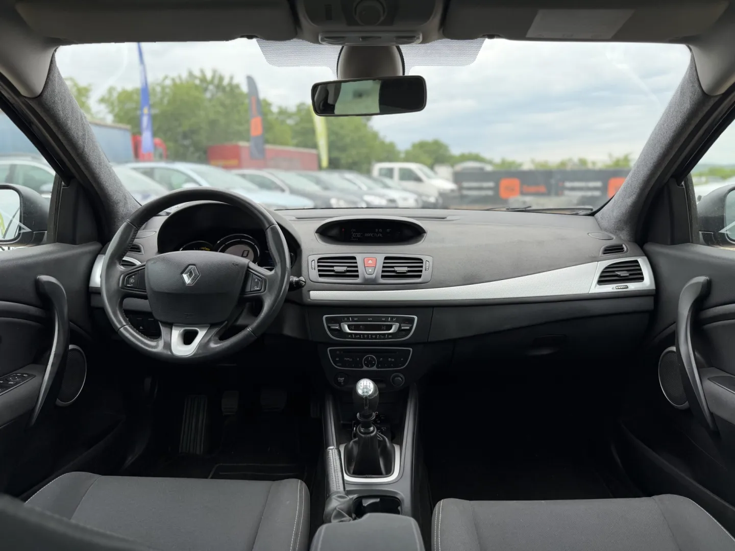 Cumpara/ Vinde online Renault  Megane 2010 SH, la cel mai bun pret pentru tine!