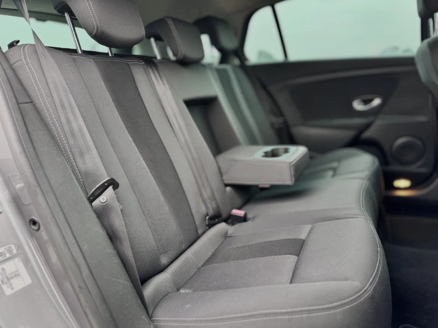 Cumpara/ Vinde online Renault  Megane 2009 SH, la cel mai bun pret pentru tine!