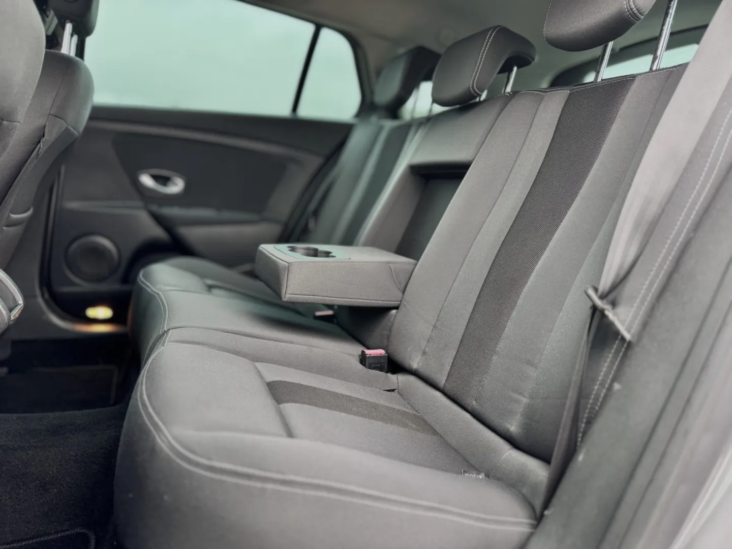 Cumpara/ Vinde online Renault  Megane 2009 SH, la cel mai bun pret pentru tine!