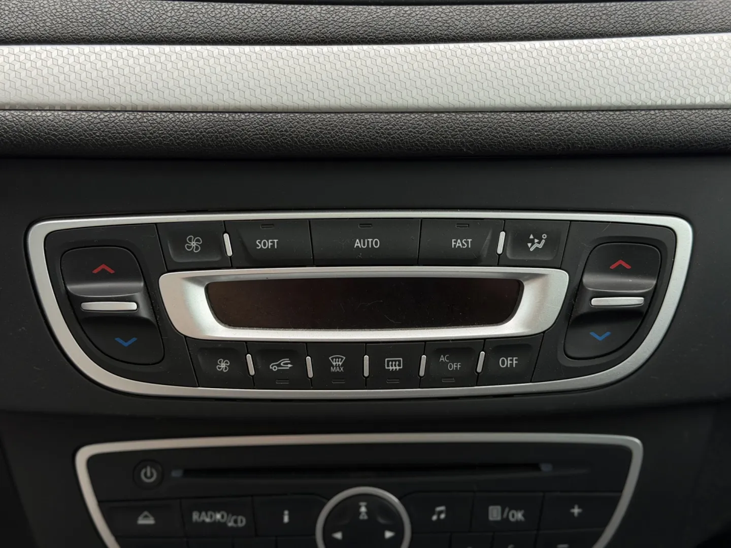 Cumpara/ Vinde online Renault  Megane 2010 SH, la cel mai bun pret pentru tine!