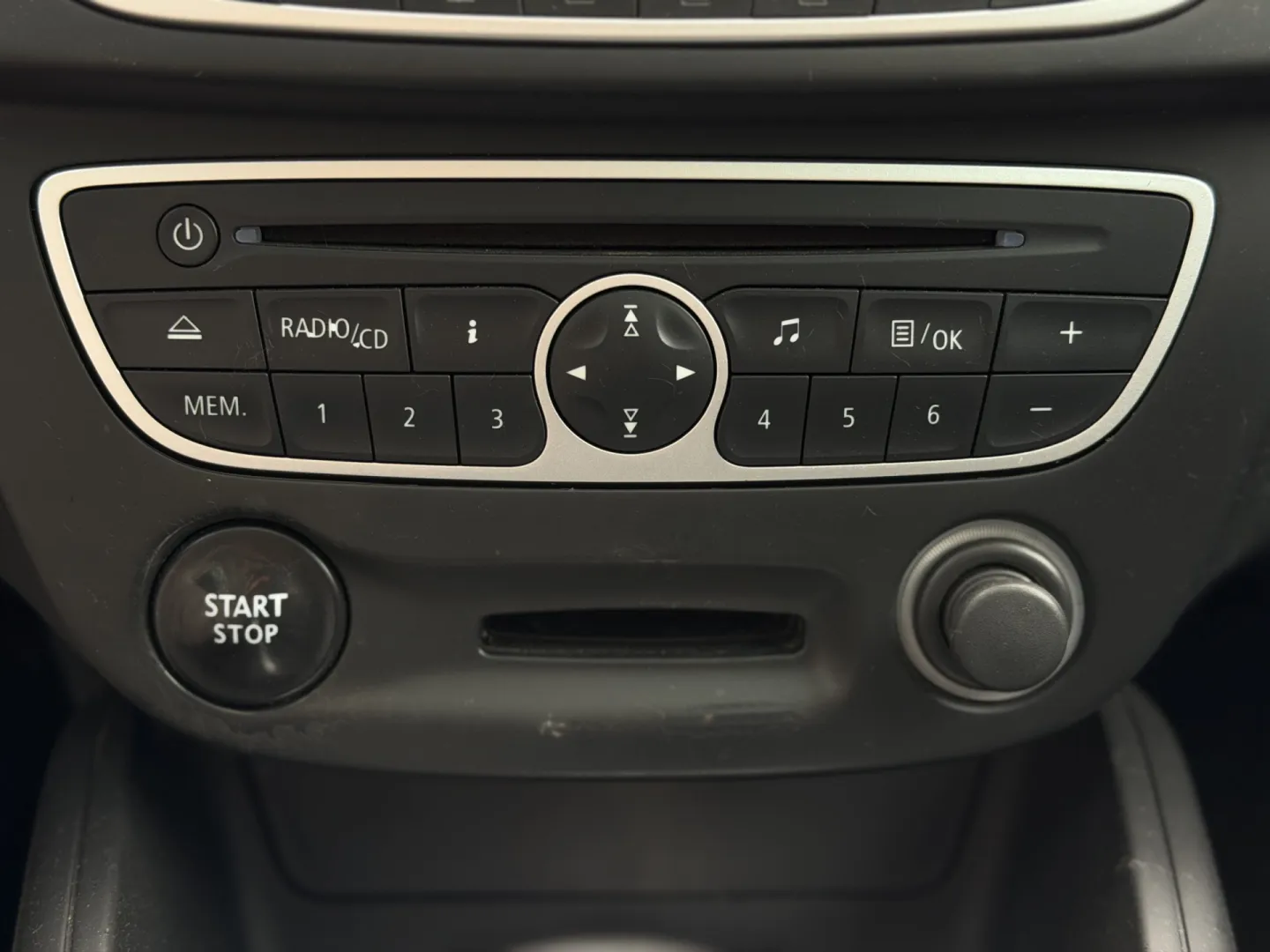 Cumpara/ Vinde online Renault  Megane 2010 SH, la cel mai bun pret pentru tine!