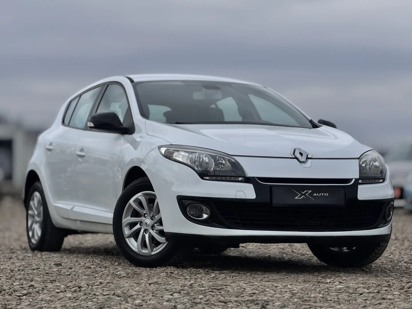 Cumpara/ Vinde online Renault  Megane 2013 SH, la cel mai bun pret pentru tine!