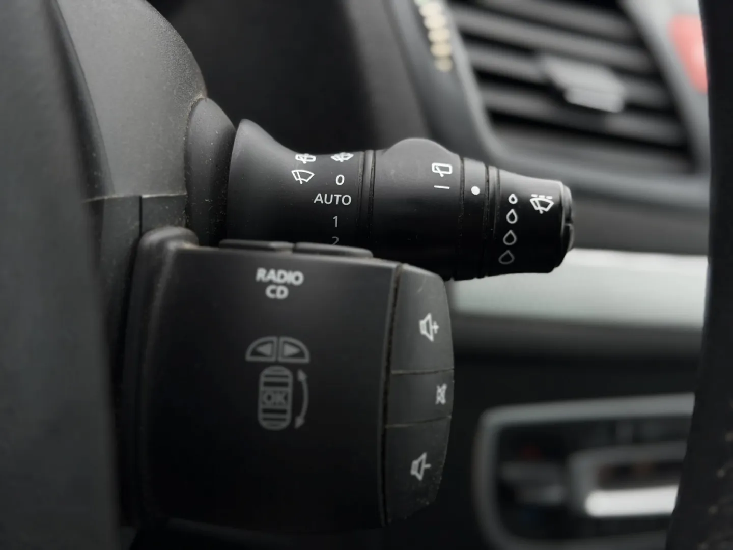 Cumpara/ Vinde online Renault  Megane 2010 SH, la cel mai bun pret pentru tine!
