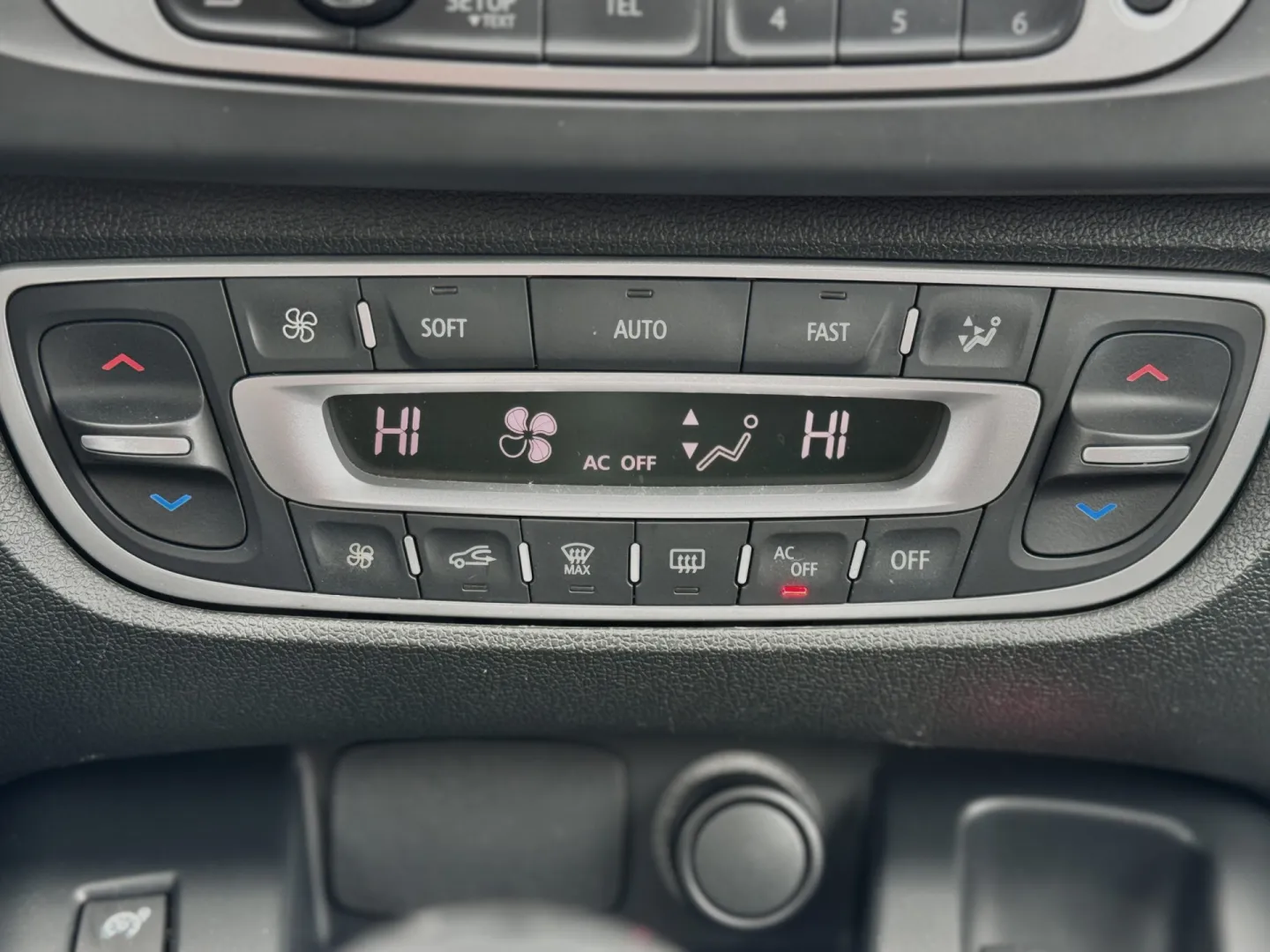 Cumpara/ Vinde online Renault  Scenic 2013 SH, la cel mai bun pret pentru tine!