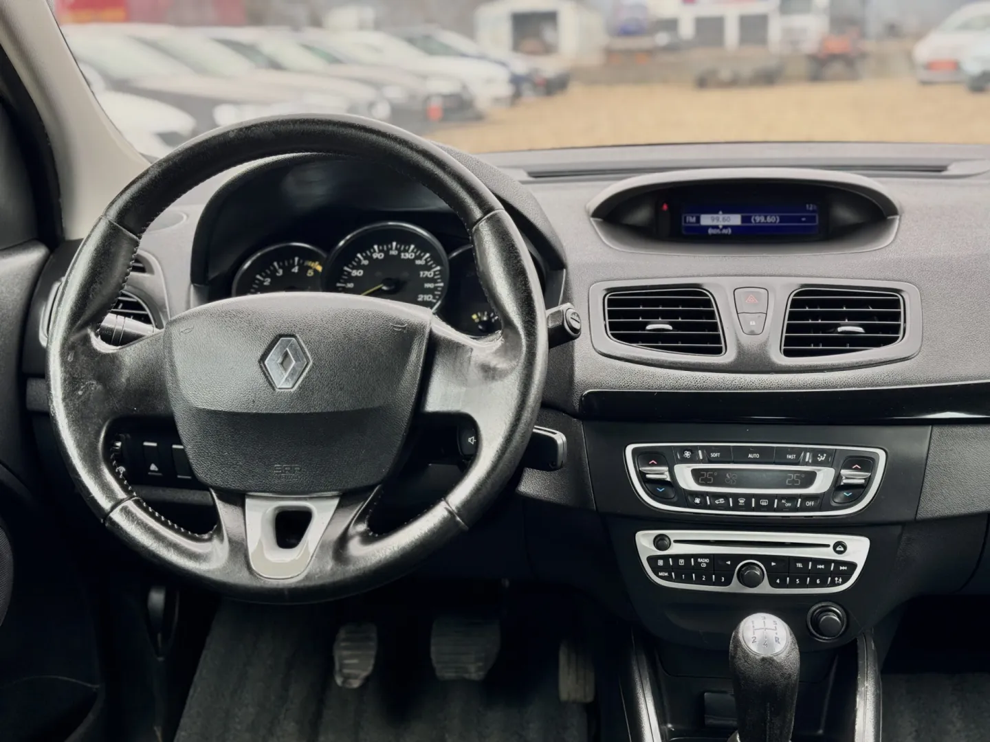 Cumpara/ Vinde online Renault  Megane 2013 SH, la cel mai bun pret pentru tine!