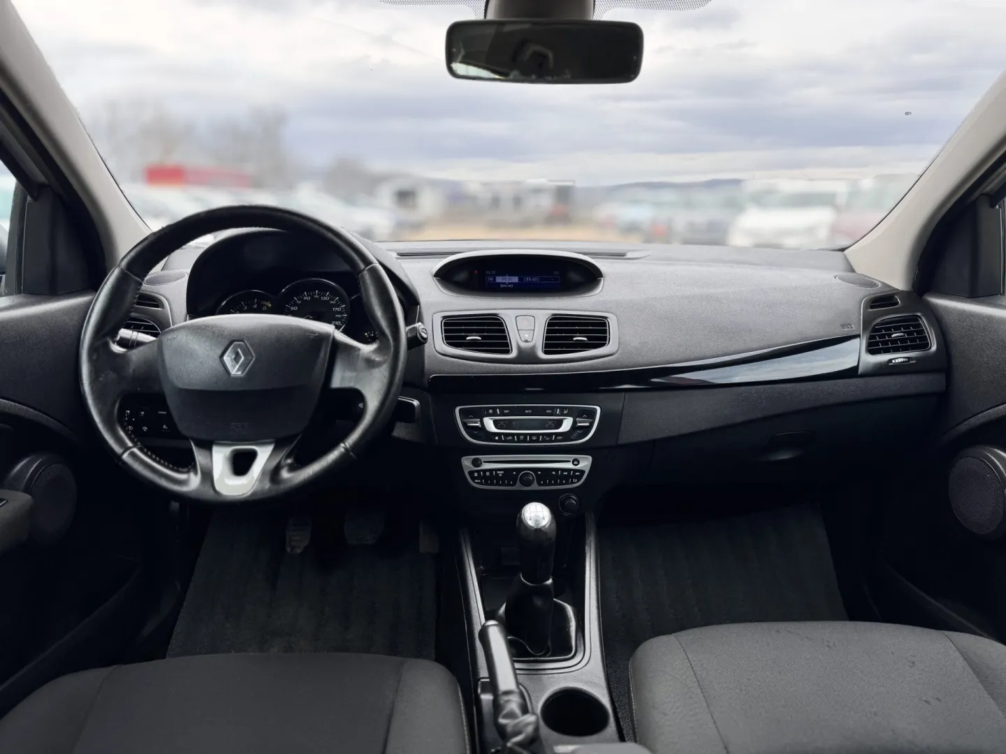 Cumpara/ Vinde online Renault  Megane 2013 SH, la cel mai bun pret pentru tine!