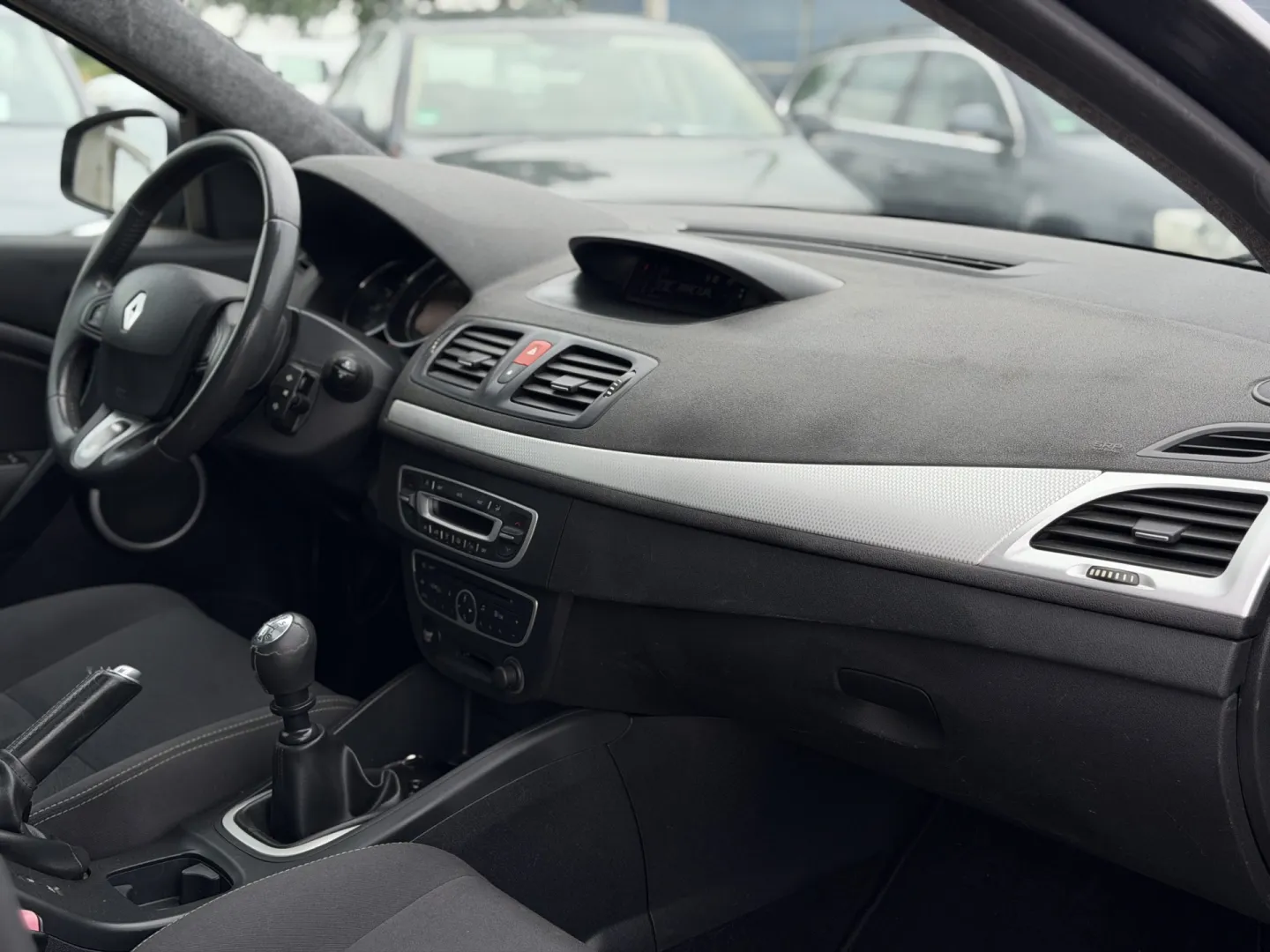 Cumpara/ Vinde online Renault  Megane 2010 SH, la cel mai bun pret pentru tine!