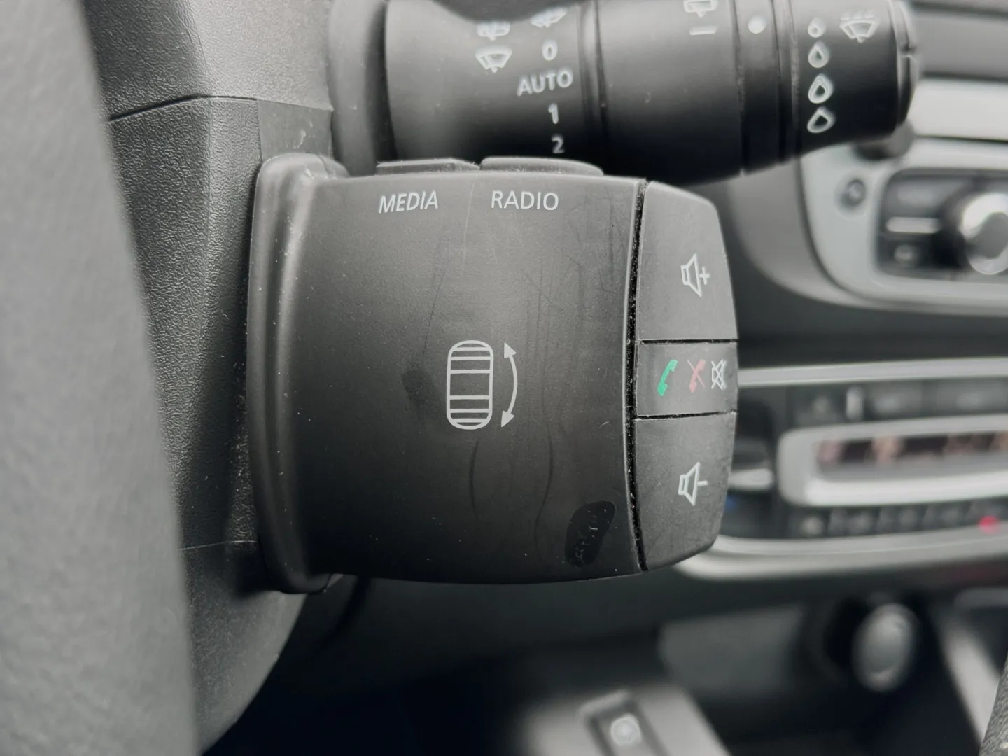 Cumpara/ Vinde online Renault  Scenic 2013 SH, la cel mai bun pret pentru tine!